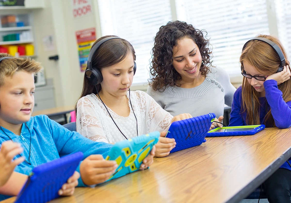 Your Guide To Sustaining A High Impact Tutoring Program - 4K Ocean Patterns for Desktop